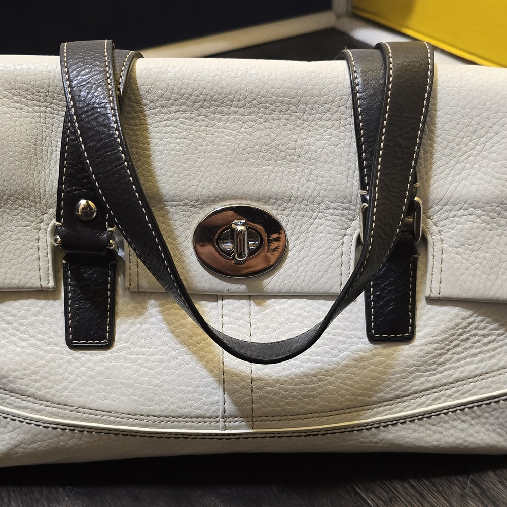 Coach White and Black Leather Shoulder Bag